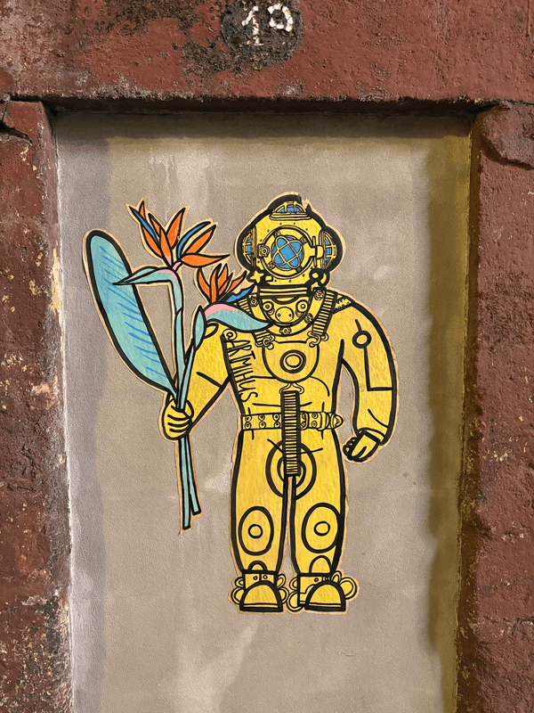 Robot dessiné sur le mur