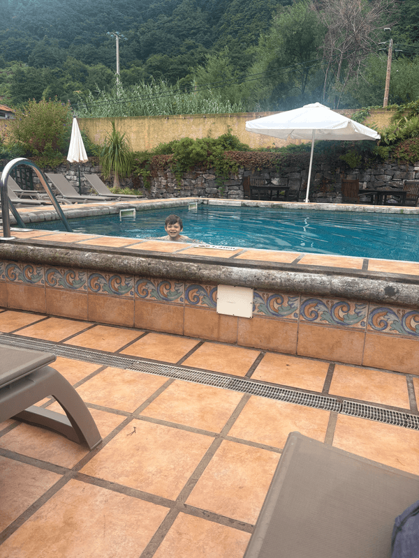 Détente à la piscine